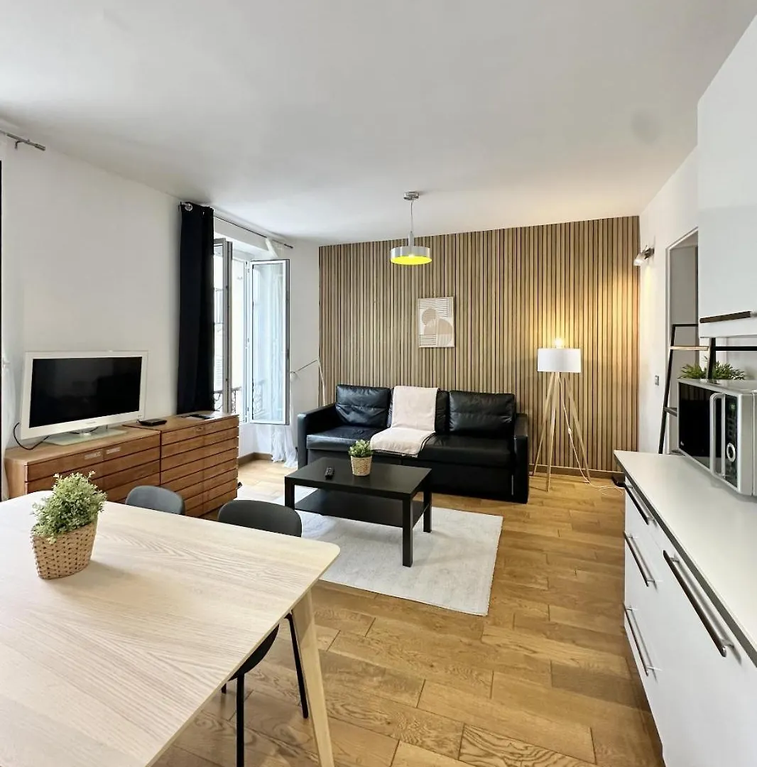 Charmant Appartement Entre La Tour Eiffel Et Les Invalides Paris France