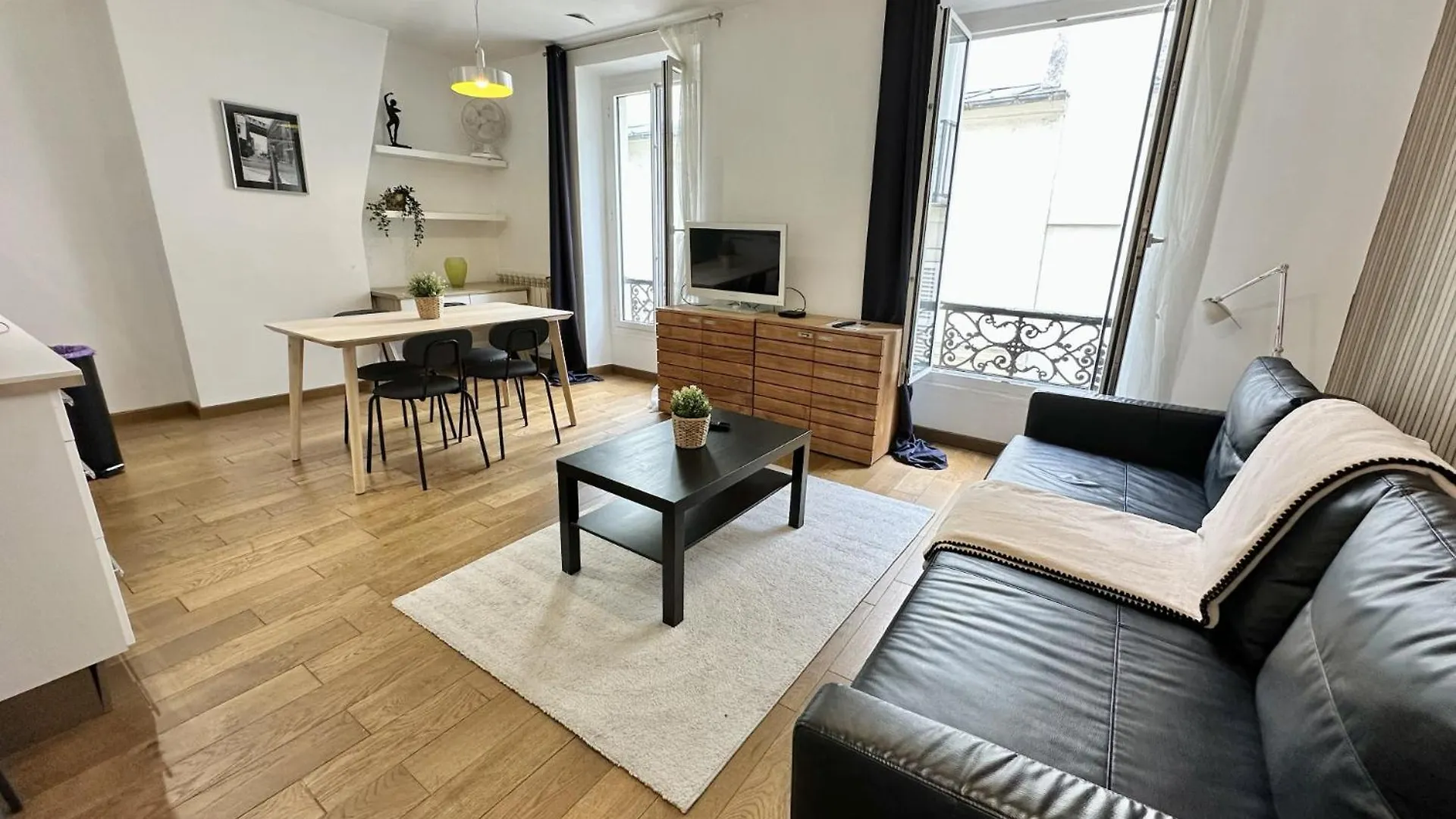 Apartamento Charmant Appartement Entre La Tour Eiffel Et Les Invalides Paris