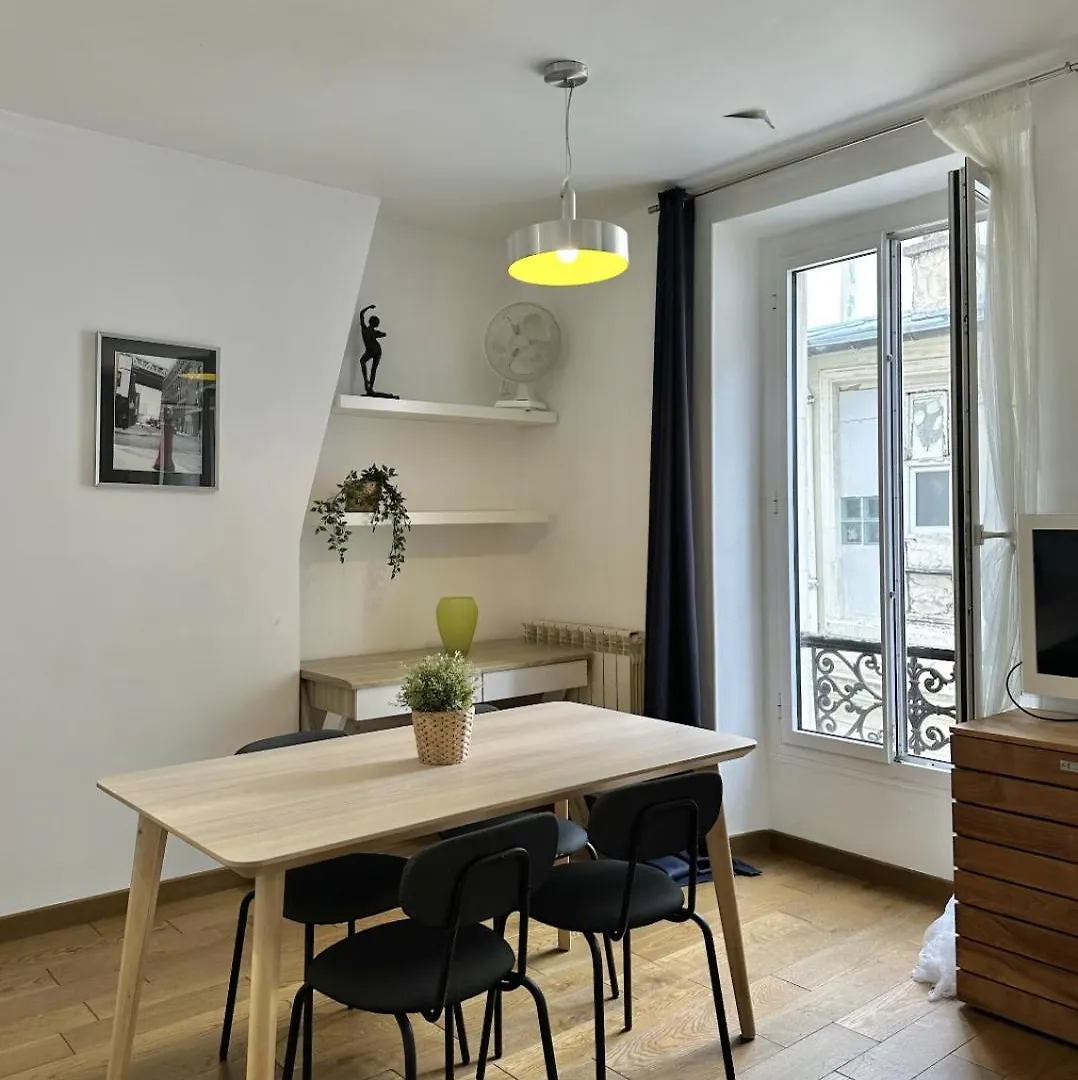 Charmant Appartement Entre La Tour Eiffel Et Les Invalides Paris Apartamento